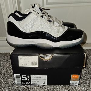 Air JORDAN 11 Retro Low Concords Big Kids